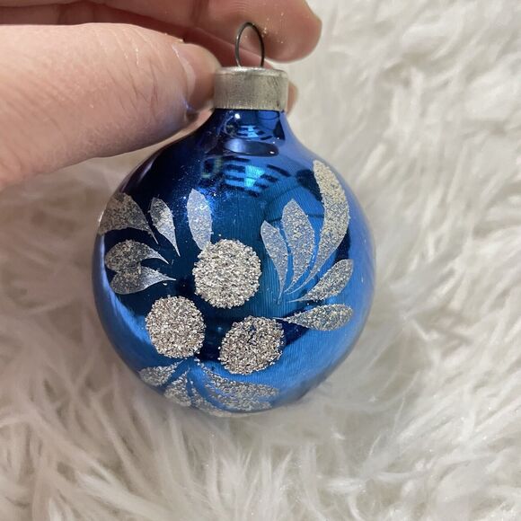 Lot of 6 Hand Mouth Blown Vintage Glass Christmas Ornament 3 in. - Picture 6 of 9